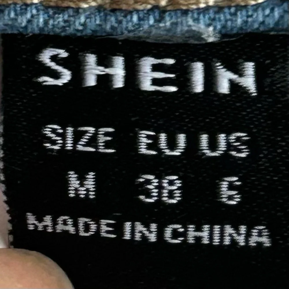 🌸NEW IN BAG SHEIN Jean Shorts. Size: 6 (Medium) - Picture 5 of 9